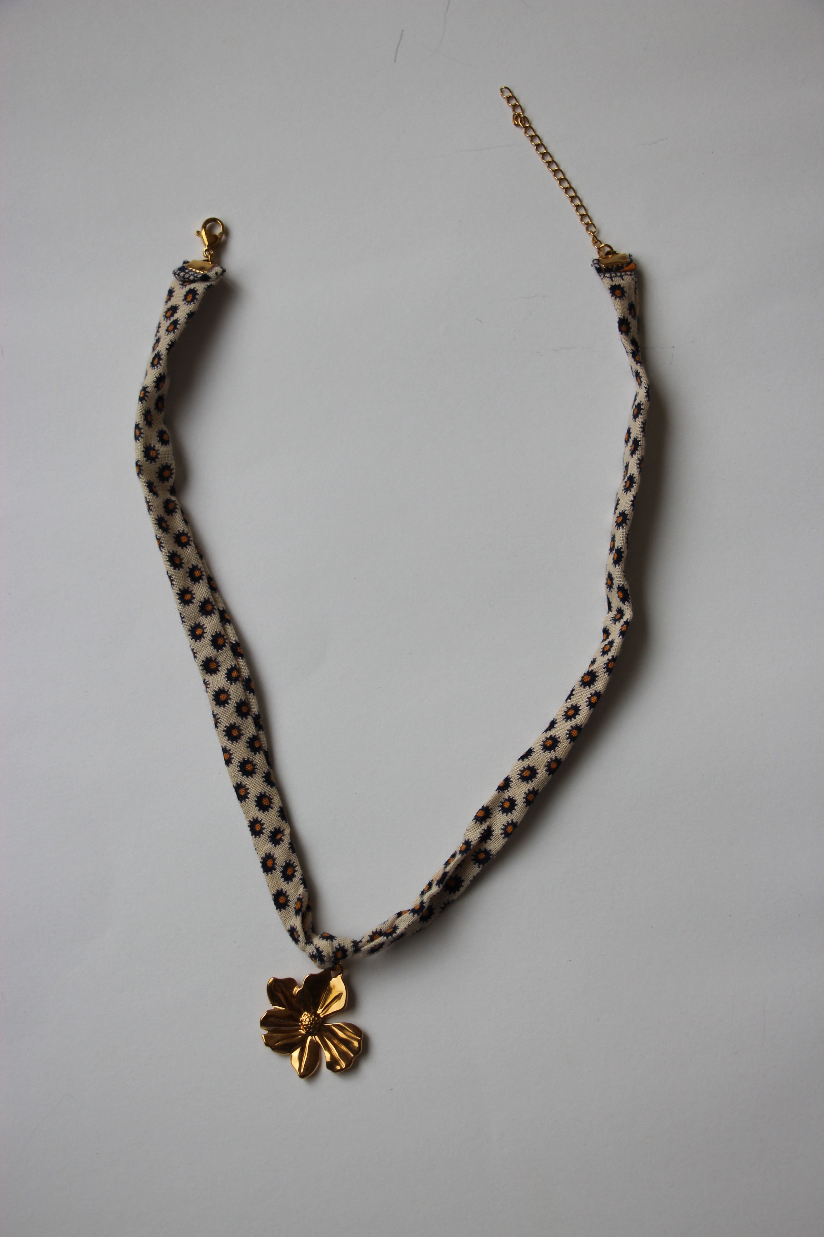 Collier en foulard
