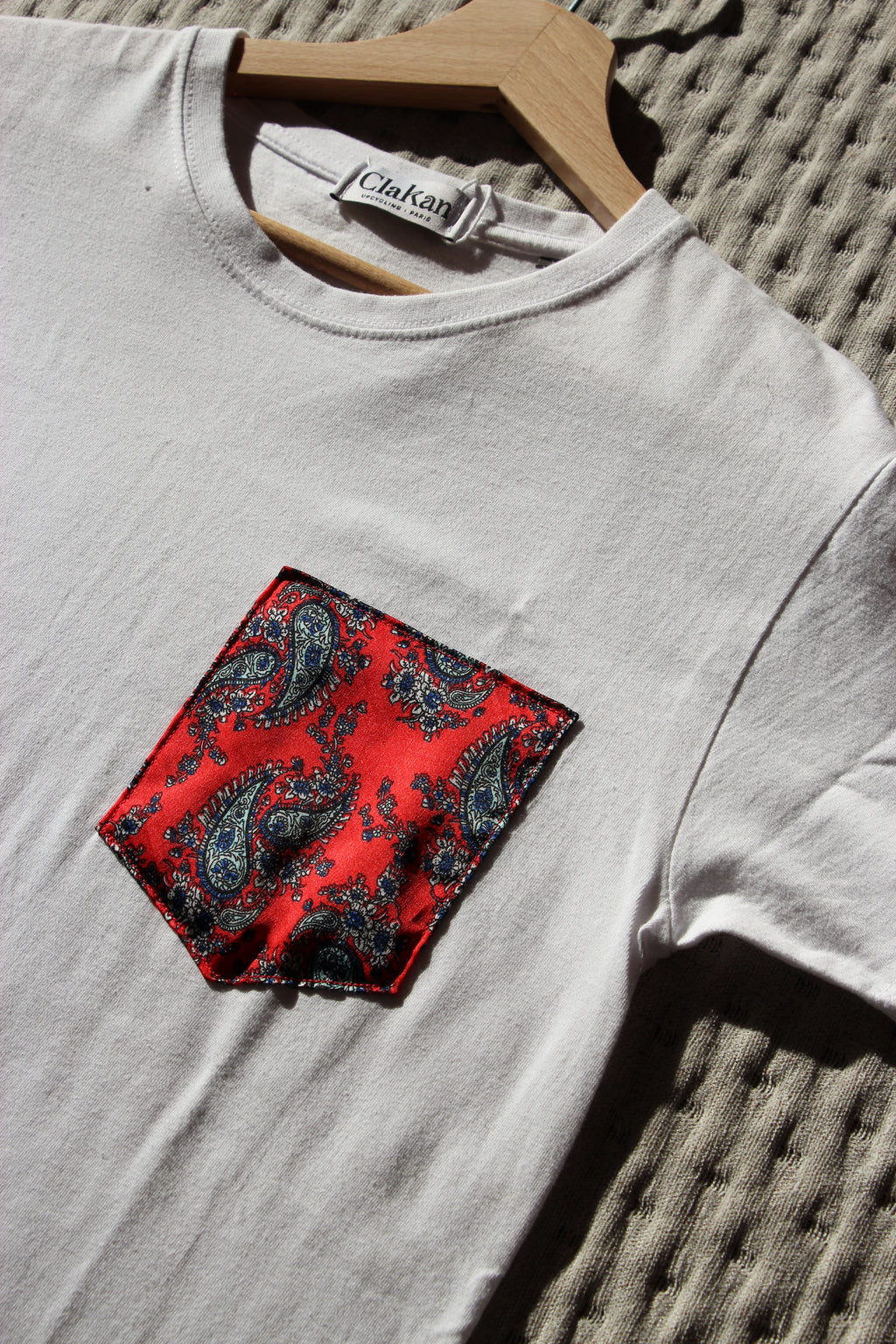 T-shirt poche en foulard