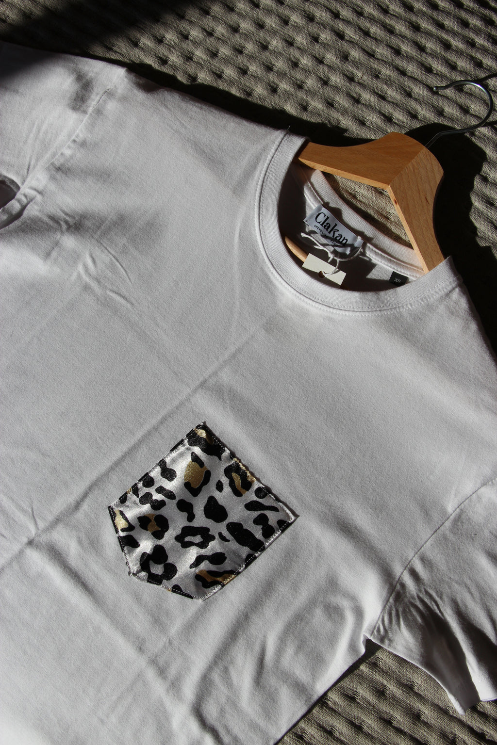 T-shirt poche en foulard