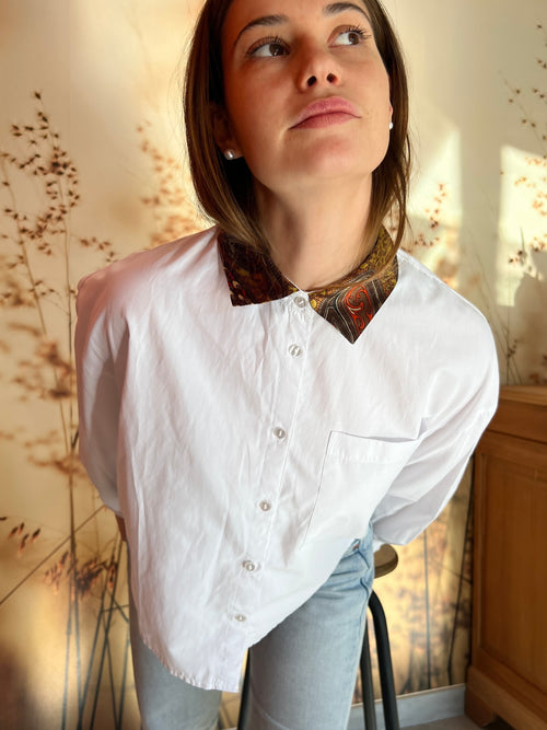 Chemise blanche col en foulard marron