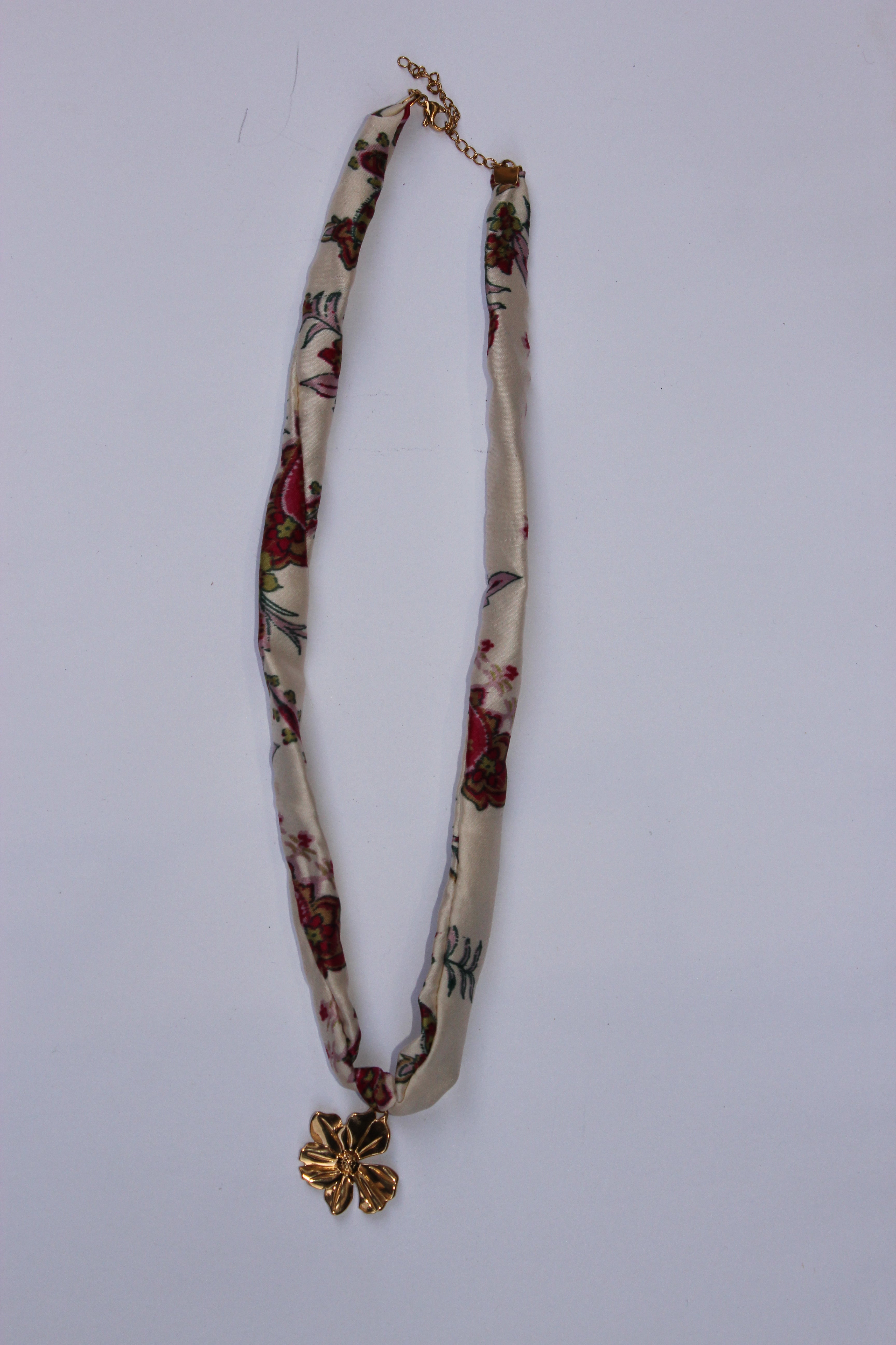 Collier en foulard beige