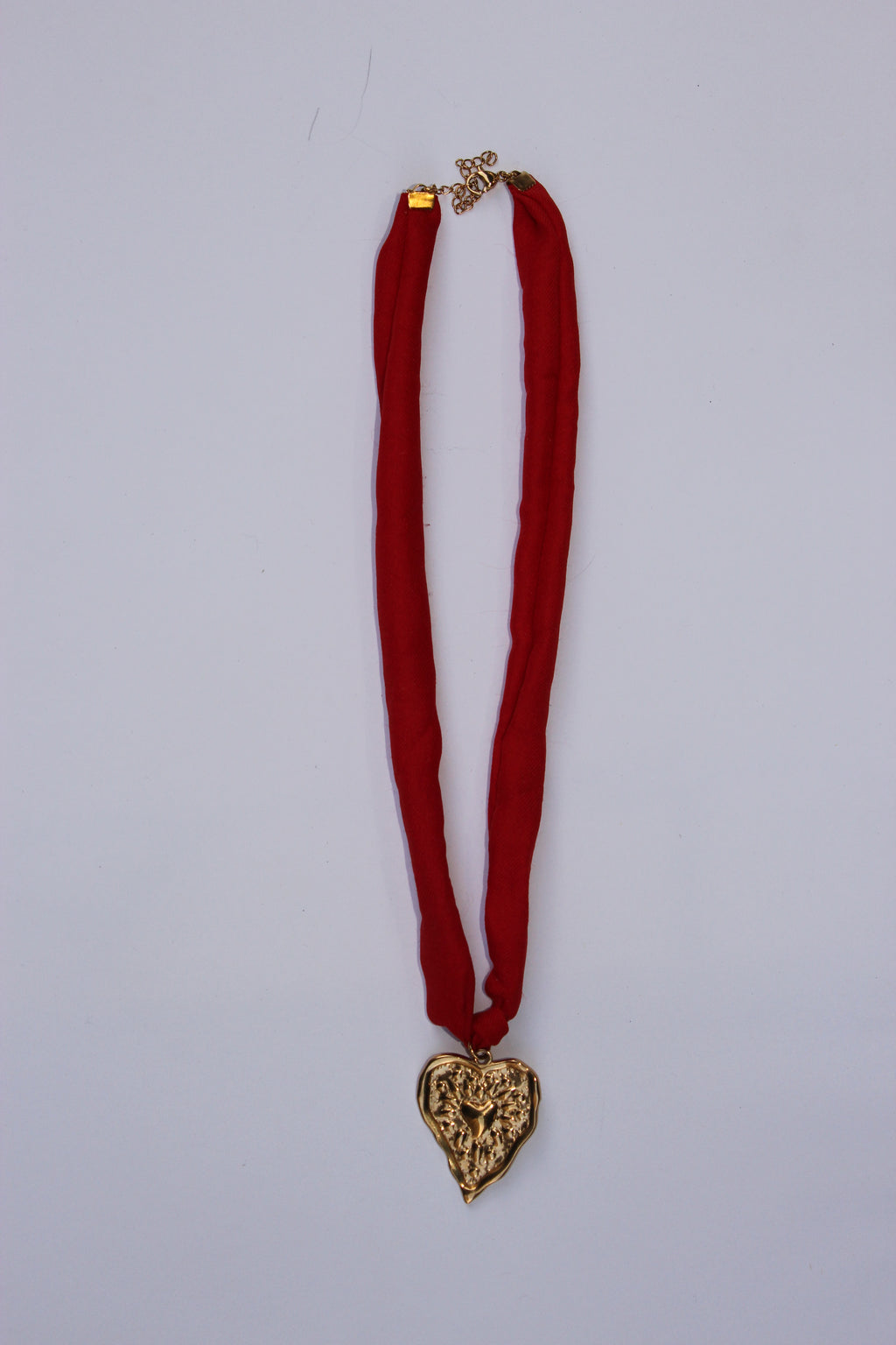 Collier en foulard avec charms