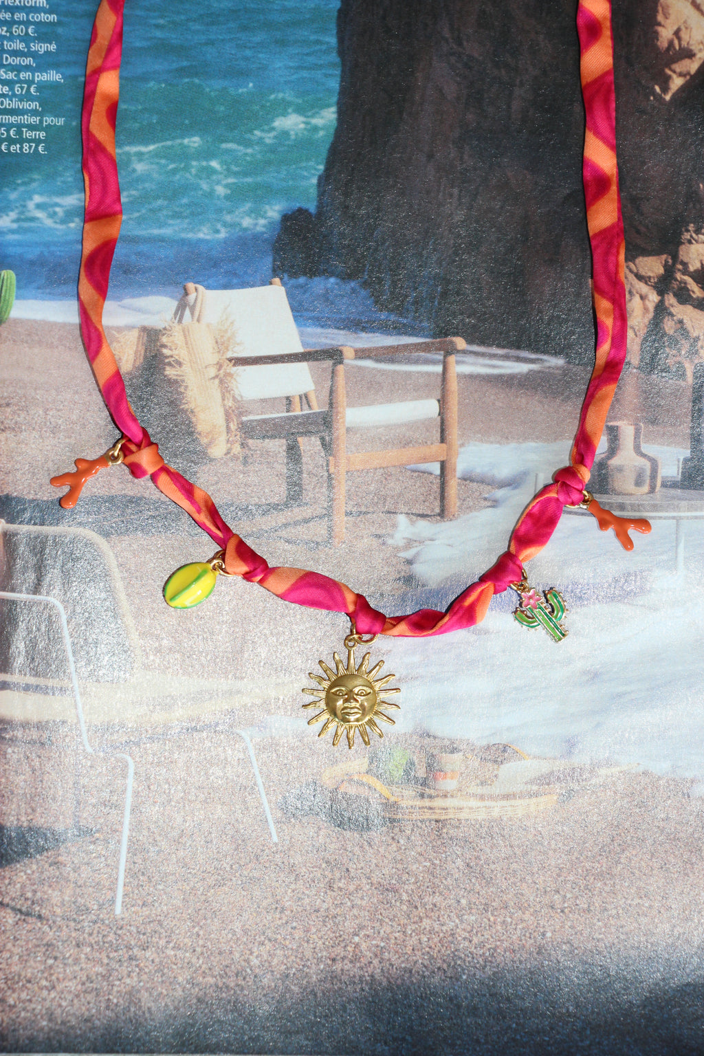 Collier en foulard avec charms
