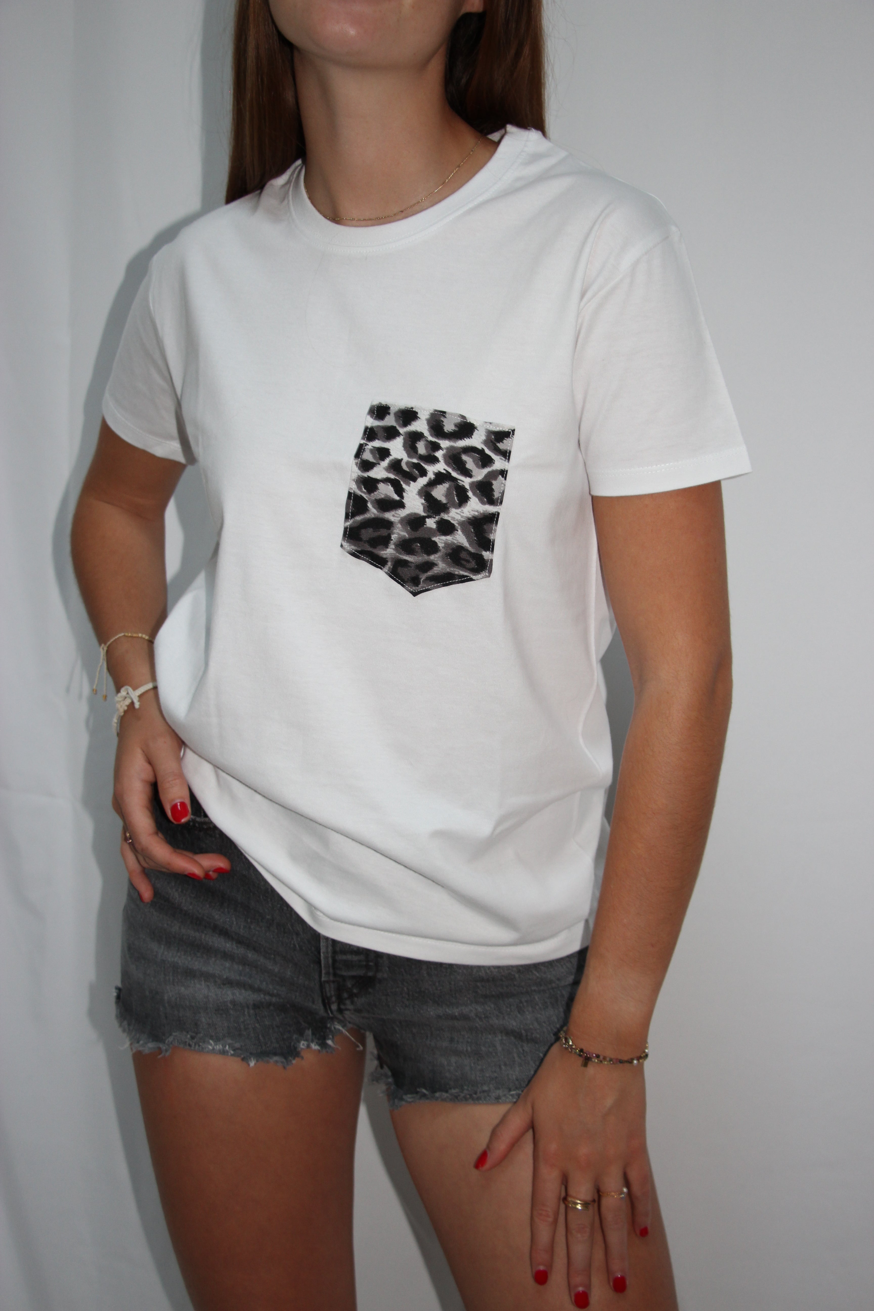T-shirt poche en foulard léopard