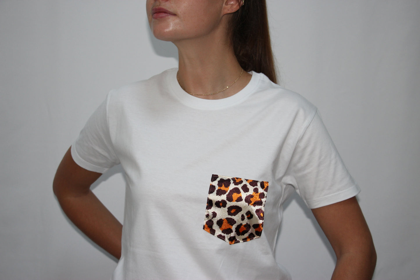 T-shirt blanc unisexe upcyclé