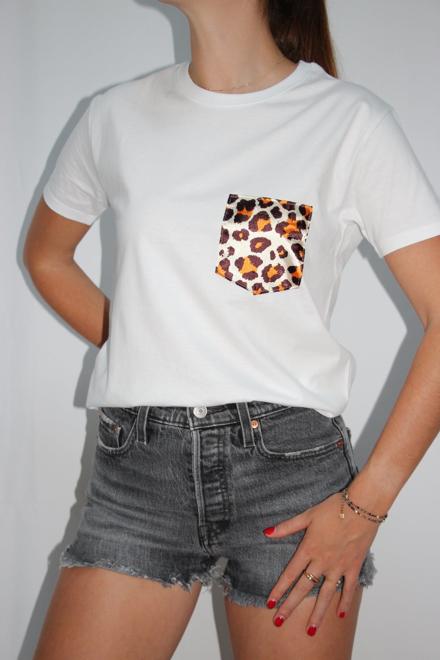 T-shirt blanc unisexe upcyclé