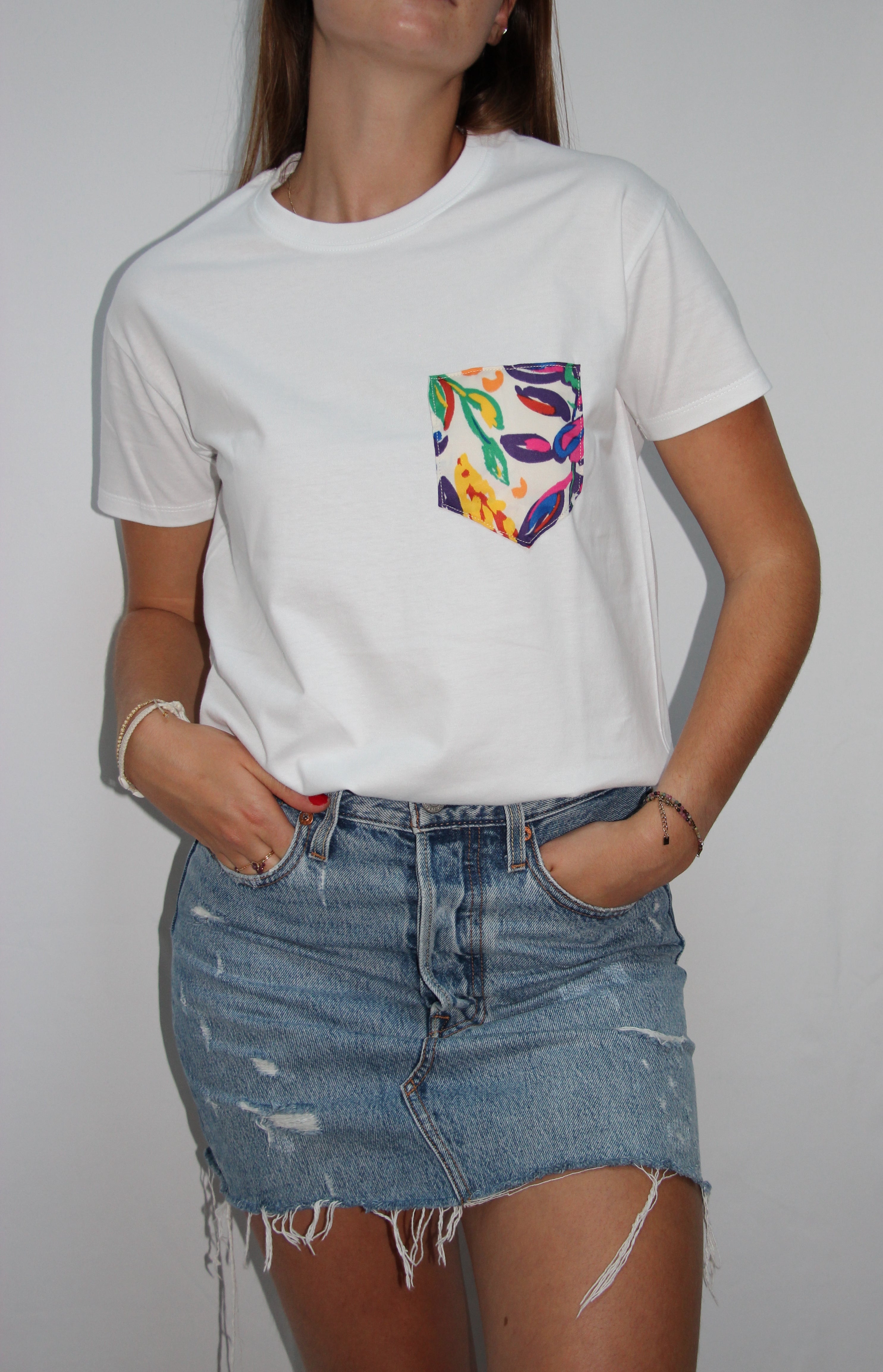 T-shirt poche en foulard colorée