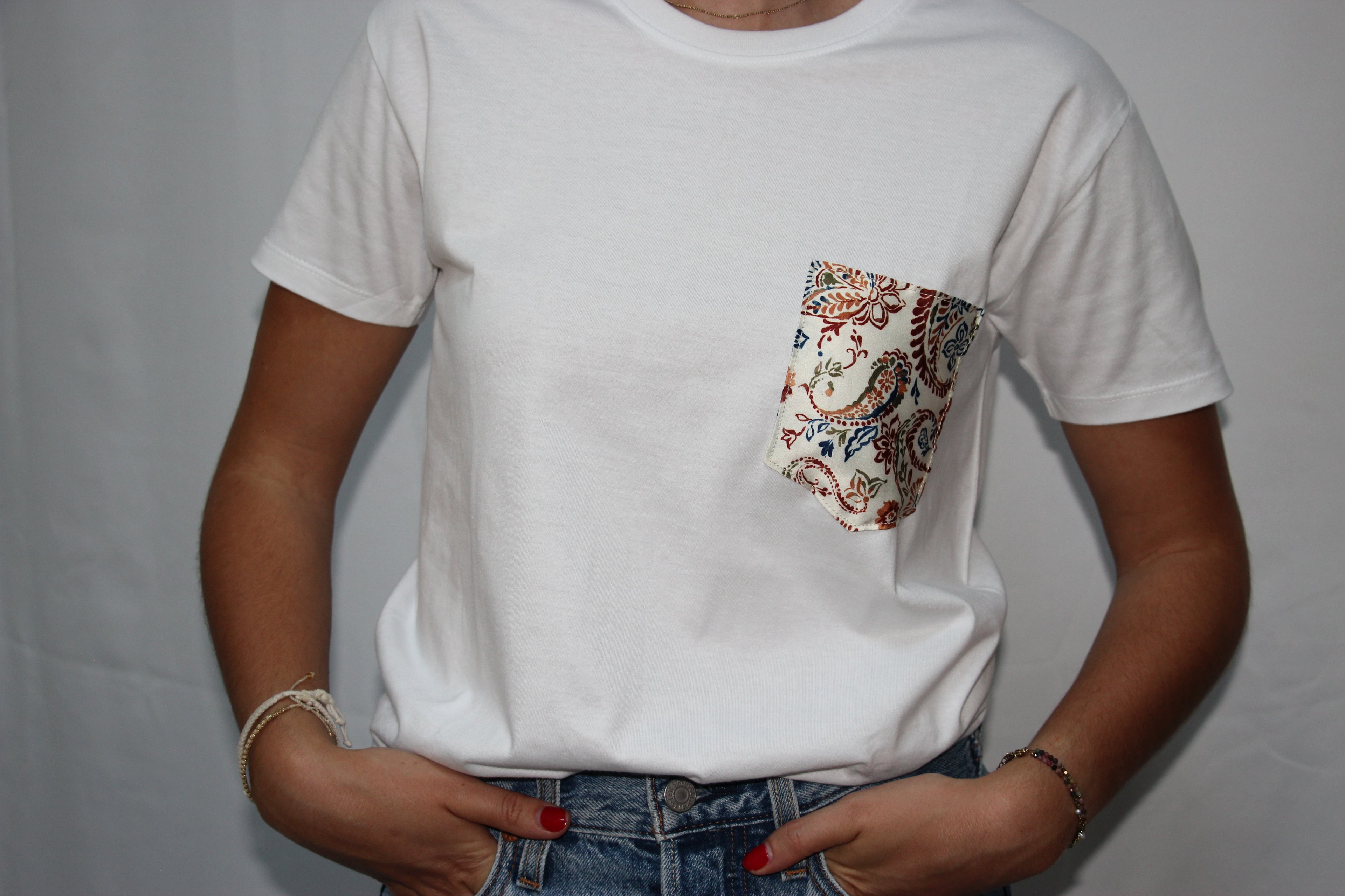 T-shirt poche en foulard beige