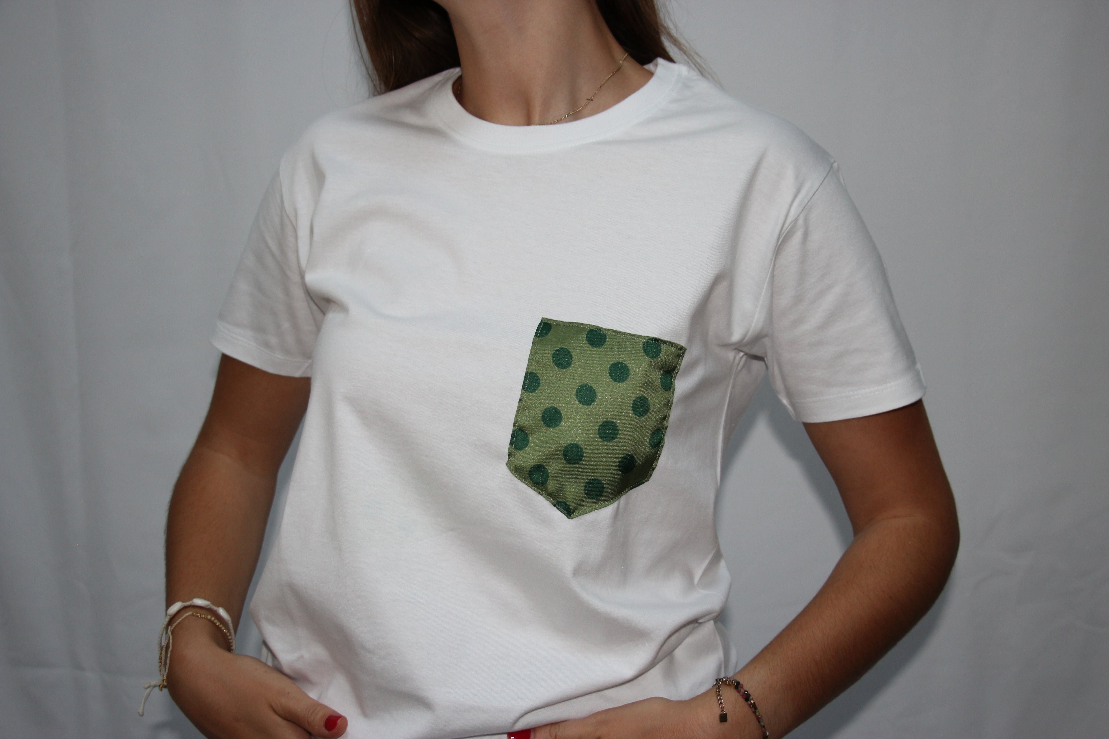 T-shirt poche en foulard verte
