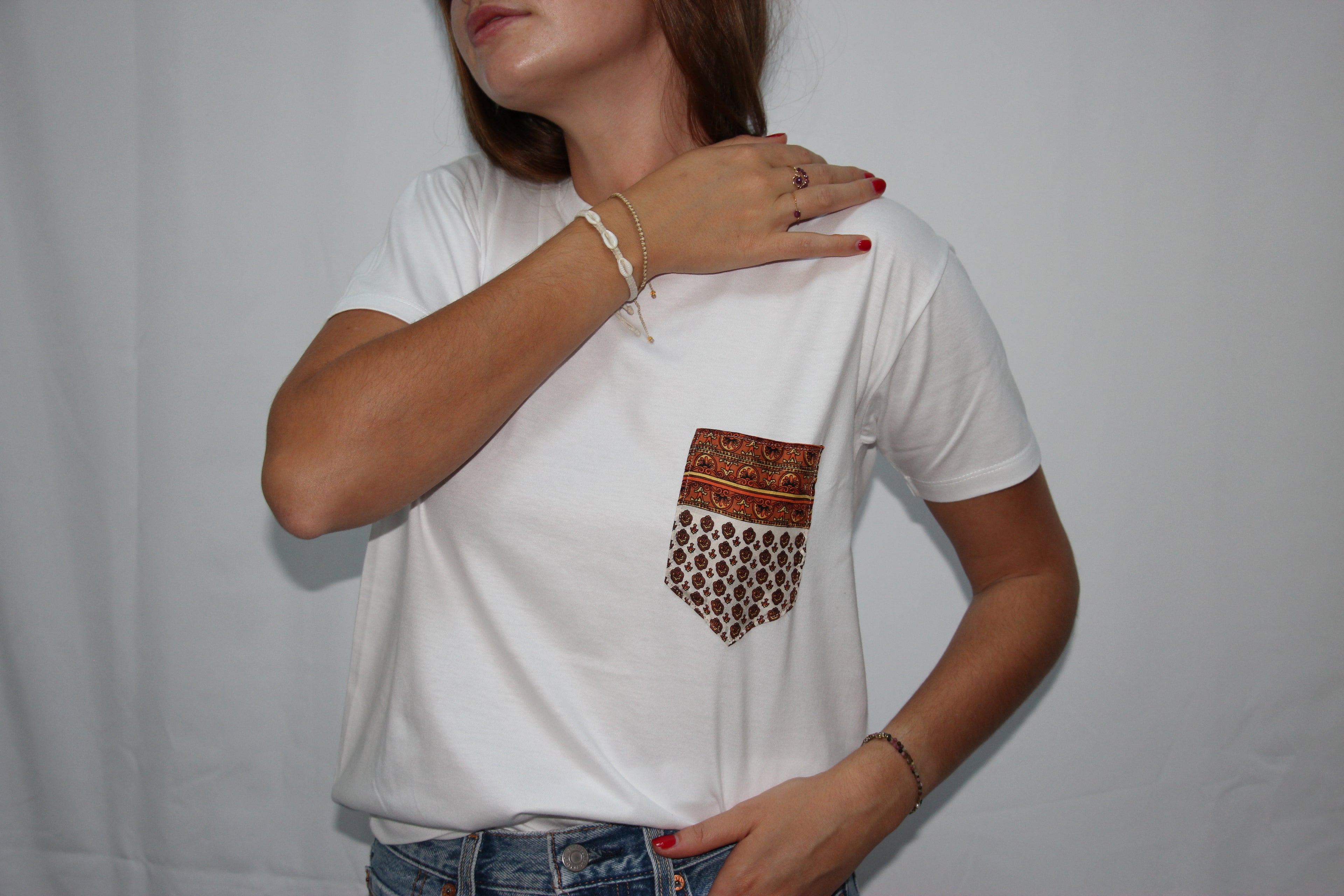 T-shirt poche en foulard beige