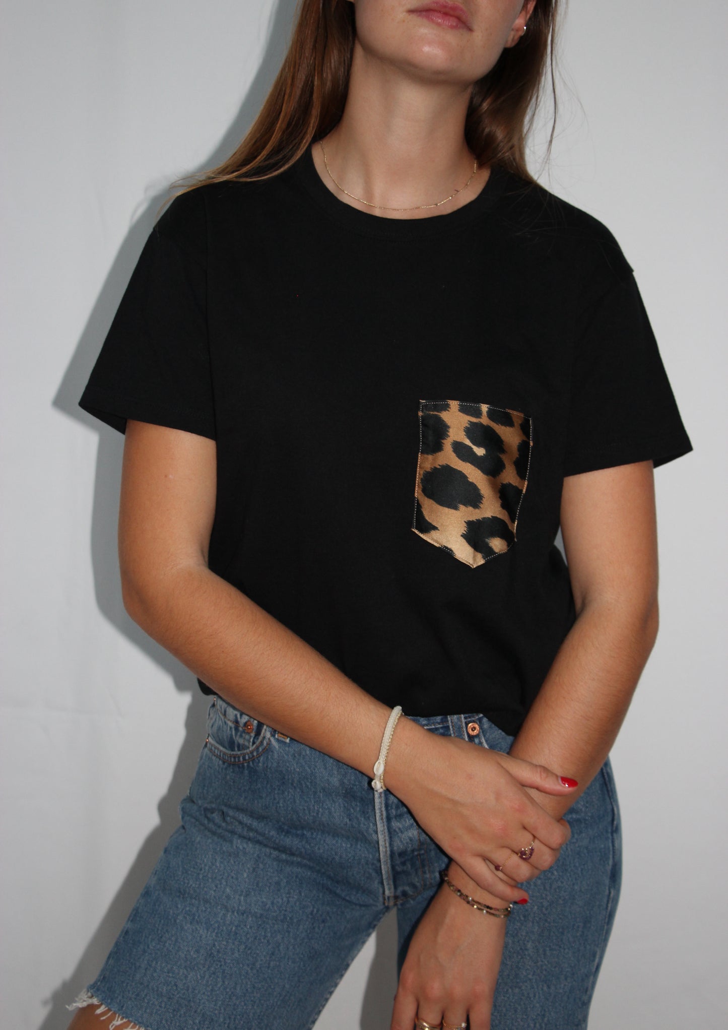 T-shirt noir unisexe upcyclé