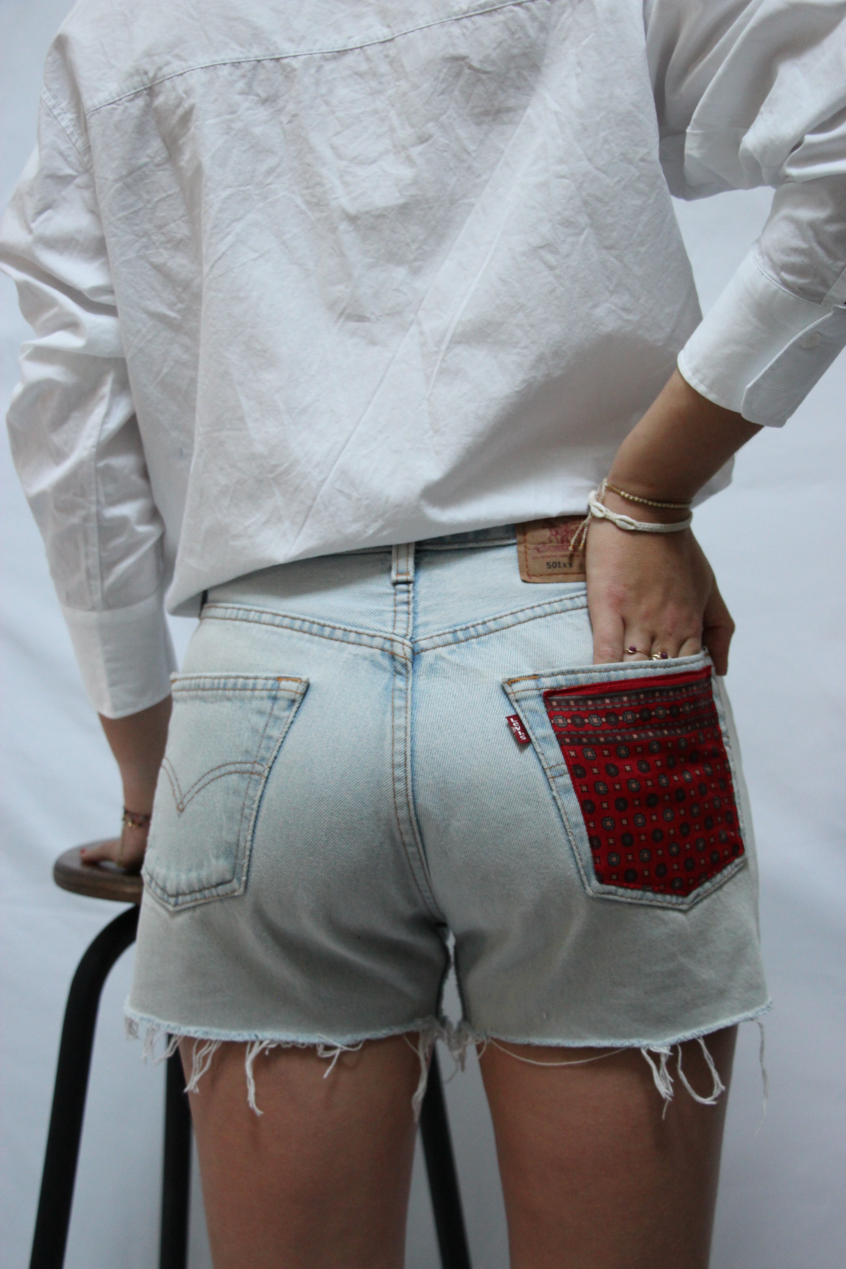 Short Levis 501 poche rouge 