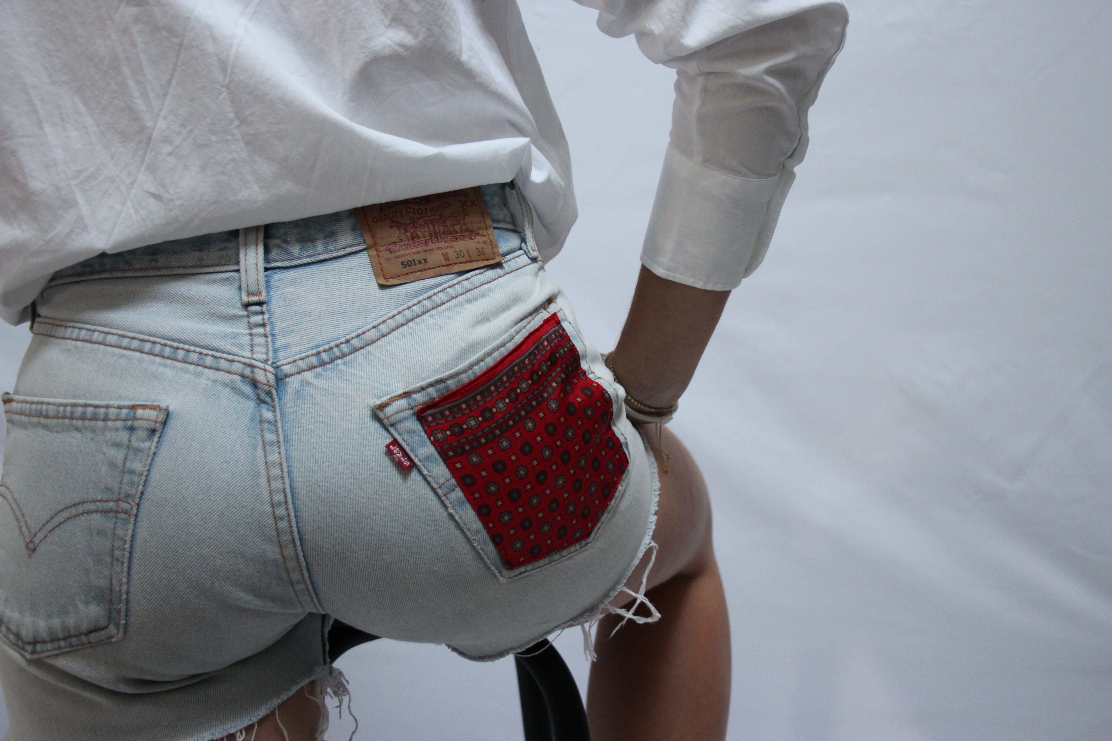 Short Levis 501 poche rouge 