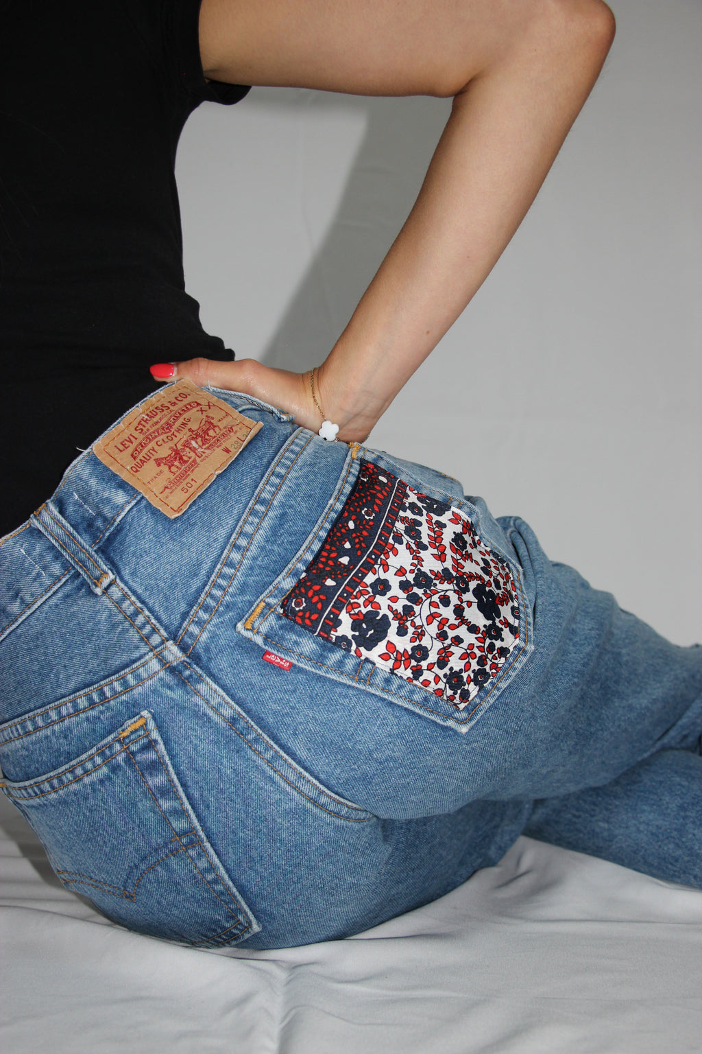 poche levis bleu et rouge 